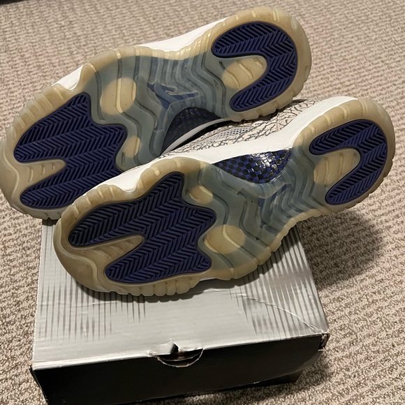 Nike Air Jordan 11 Retro Low 9.5 - Picture 5 of 7